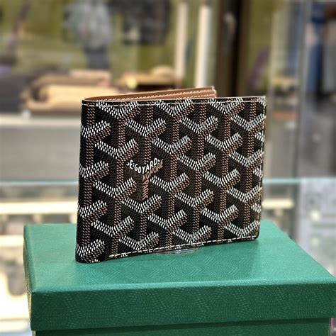 how much does a goyard wallet weigh|goyard men's wallet price.